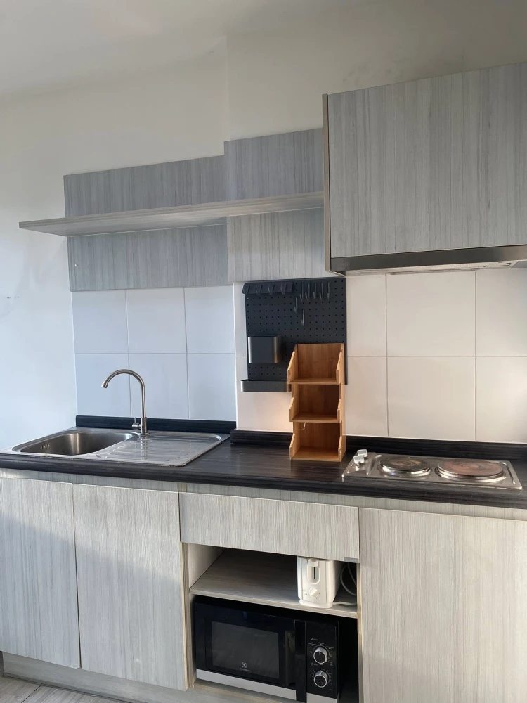 For rent: Aspire Ngamwongwan, 23rd floor, partitioned room, fully furnished. Interested? Reserve now! Hurry!