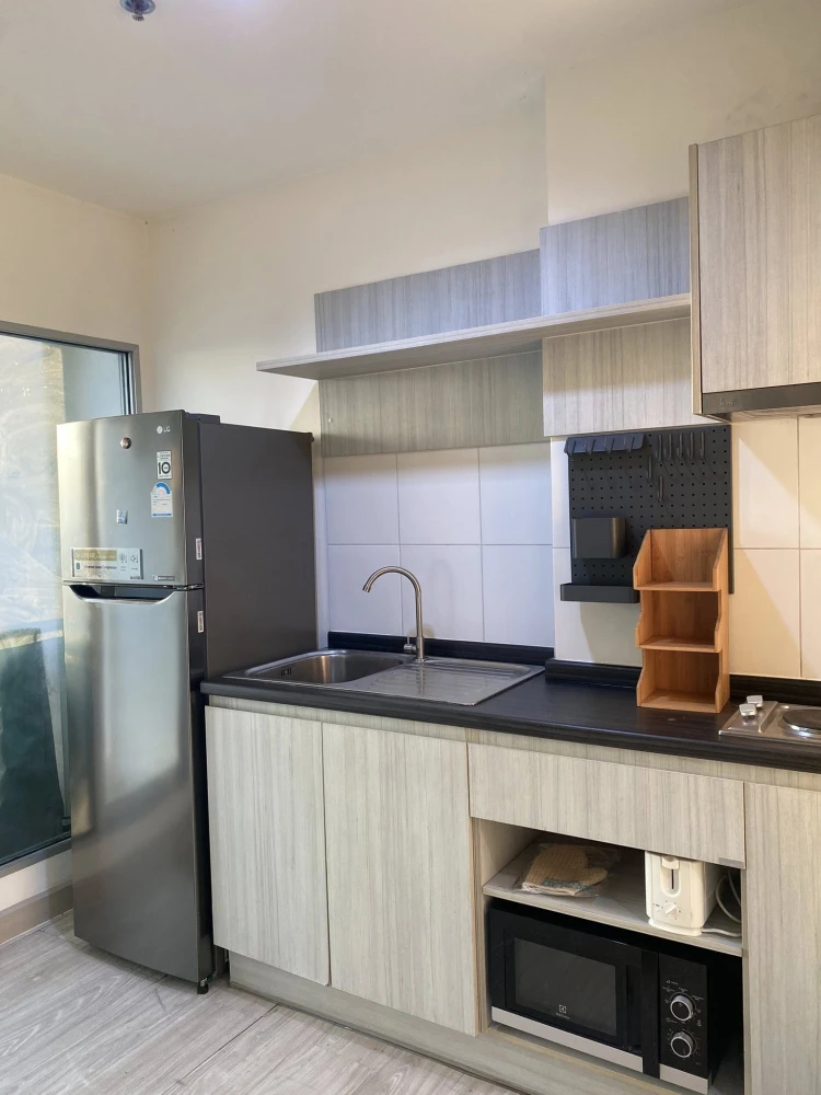 For rent: Aspire Ngamwongwan, 23rd floor, partitioned room, fully furnished. Interested? Reserve now! Hurry!