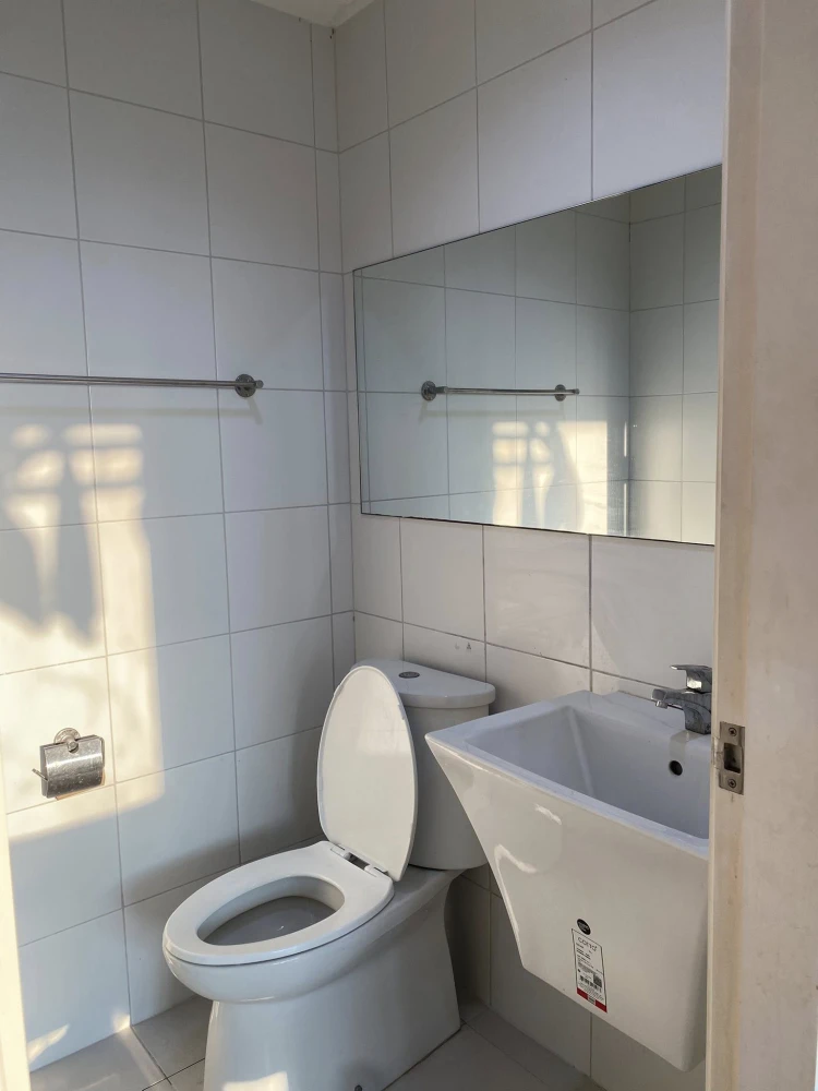 For rent: Aspire Ngamwongwan, 23rd floor, partitioned room, fully furnished. Interested? Reserve now! Hurry!
