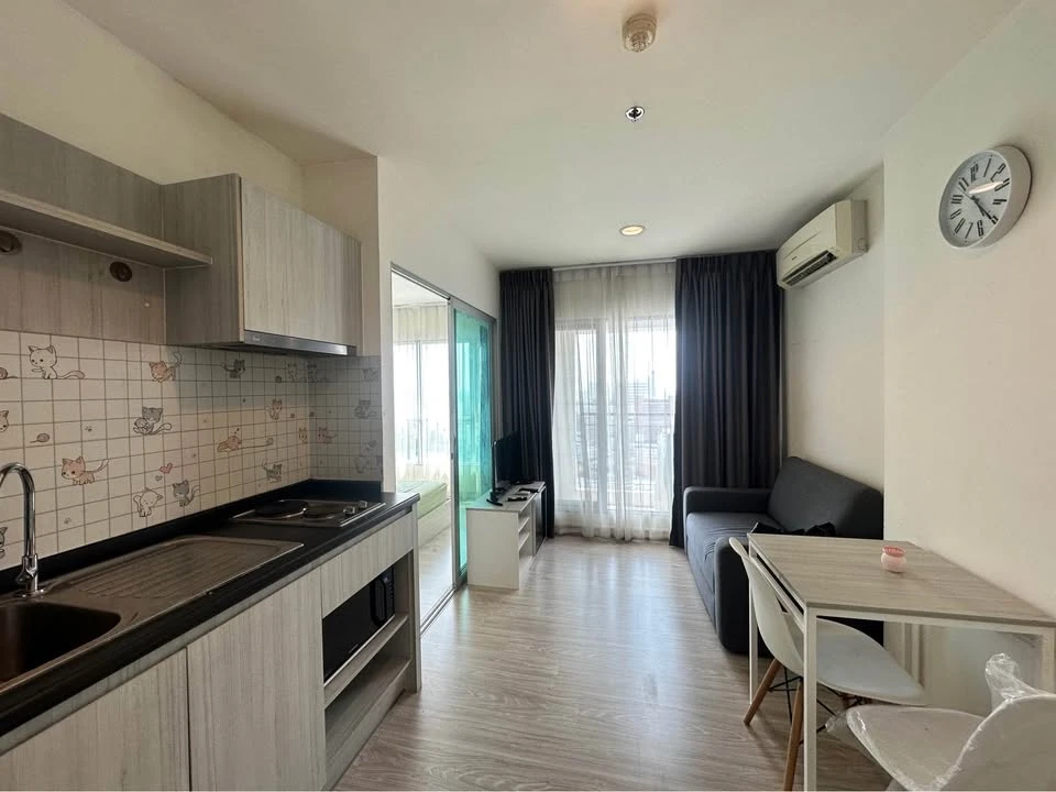 For rent: Aspire Ngamwongwan, 23rd floor, nice room, fully furnished, hurry and book now.