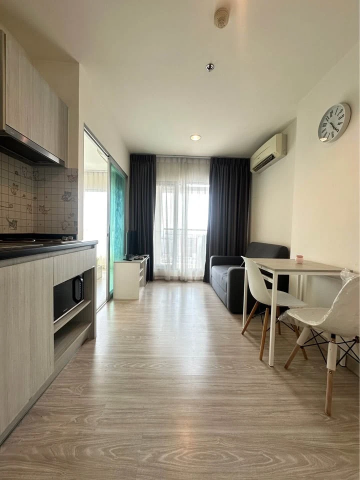For rent: Aspire Ngamwongwan, 23rd floor, nice room, fully furnished, hurry and book now.