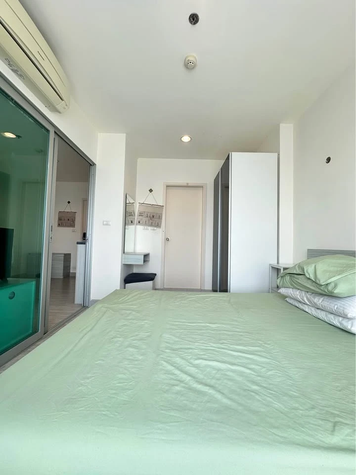 For rent: Aspire Ngamwongwan, 23rd floor, nice room, fully furnished, hurry and book now.