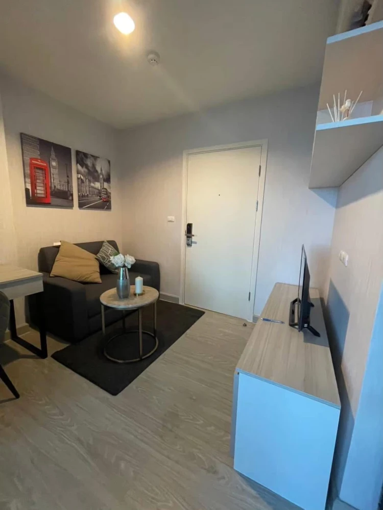 For rent: Aspire Ngamwongwan, 27th floor, beautiful room, fully furnished, super cool, book now before it's gone.
