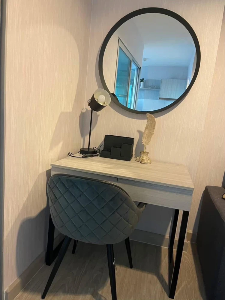 For rent: Aspire Ngamwongwan, 27th floor, beautiful room, fully furnished, super cool, book now before it's gone.
