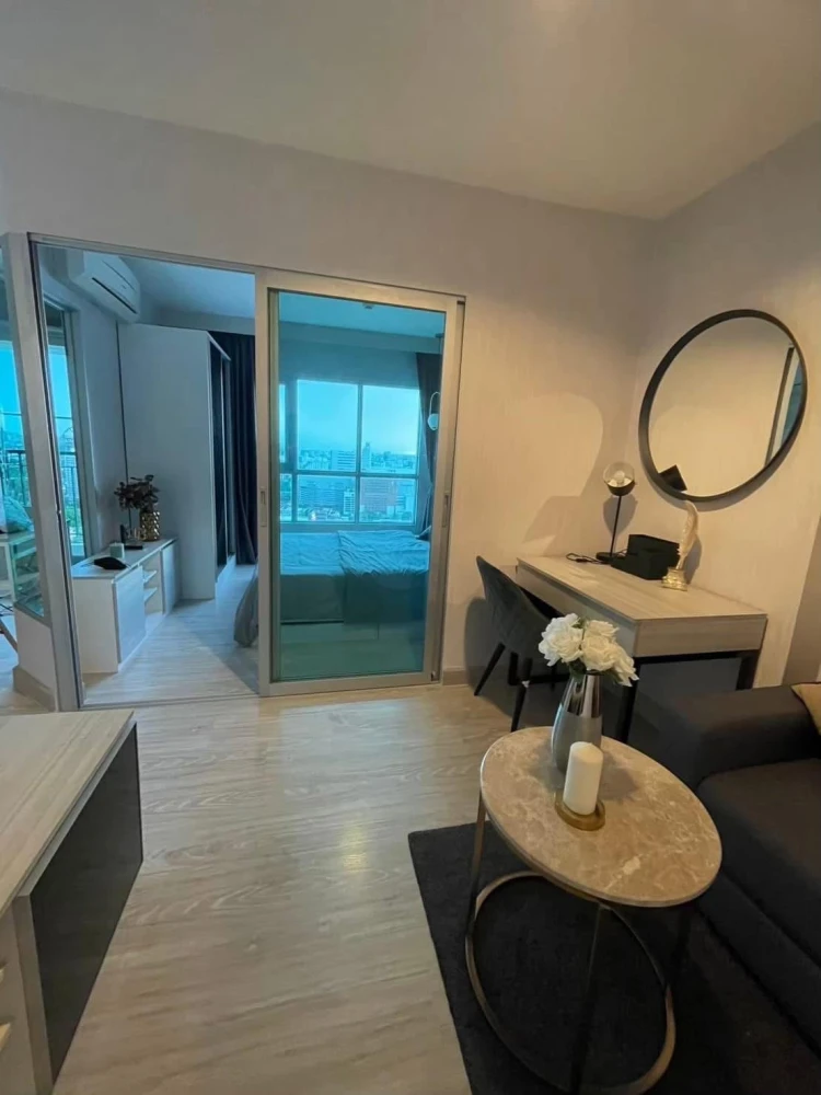 For rent: Aspire Ngamwongwan, 27th floor, beautiful room, fully furnished, super cool, book now before it's gone.