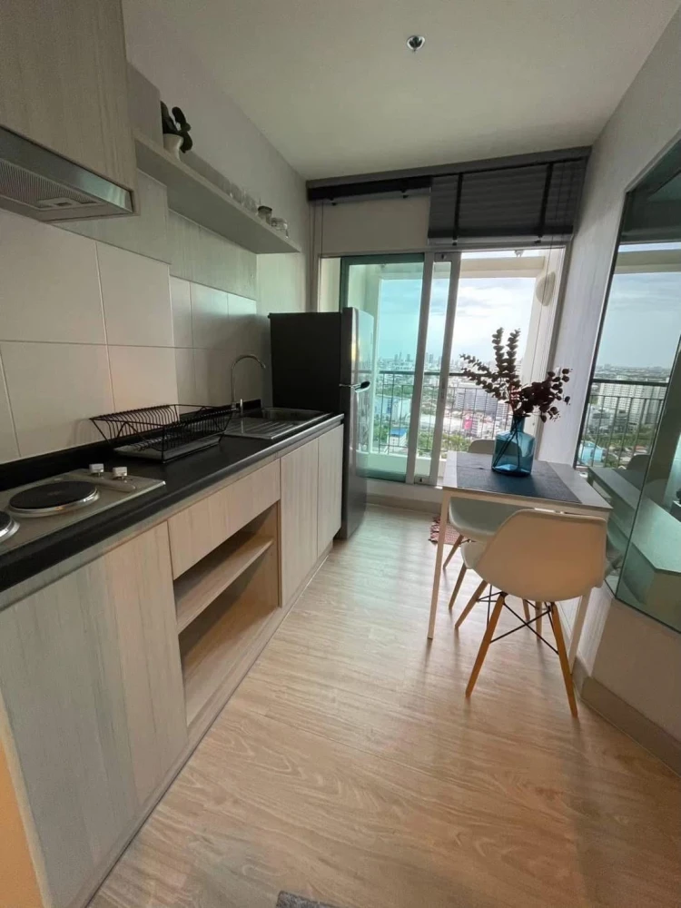 For rent: Aspire Ngamwongwan, 27th floor, beautiful room, fully furnished, super cool, book now before it's gone.