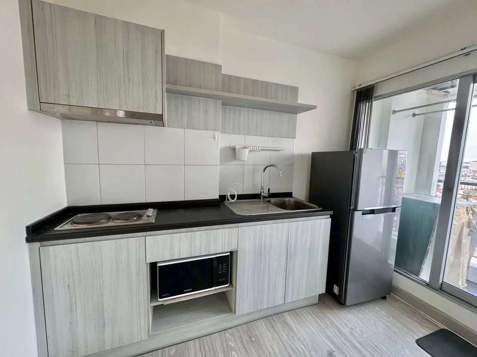 For rent: Aspire Ngamwongwan, high floor unit, ready to move in, fully furnished, affordable price. Book now!