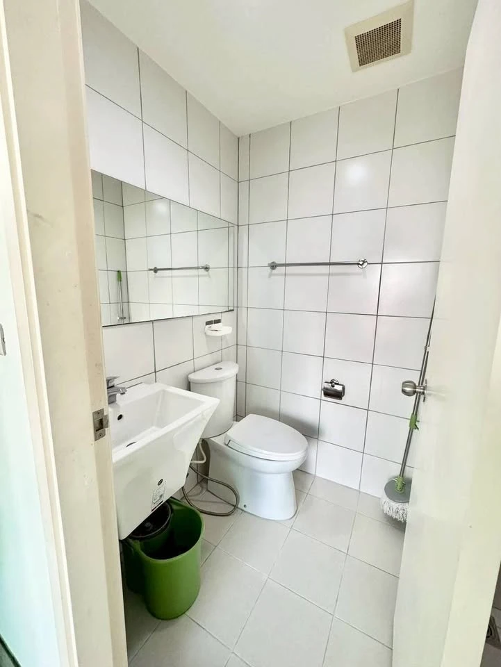 For rent: Aspire Ngamwongwan, high floor unit, ready to move in, fully furnished, affordable price. Book now!