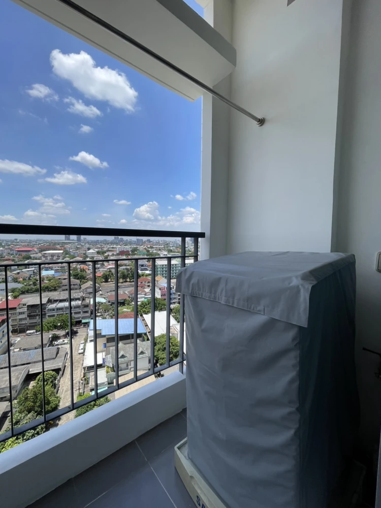 For rent: Aspire Ngamwongwan, a nice room, good location, fully furnished at a great price. With a good deal like this, what are you waiting for?