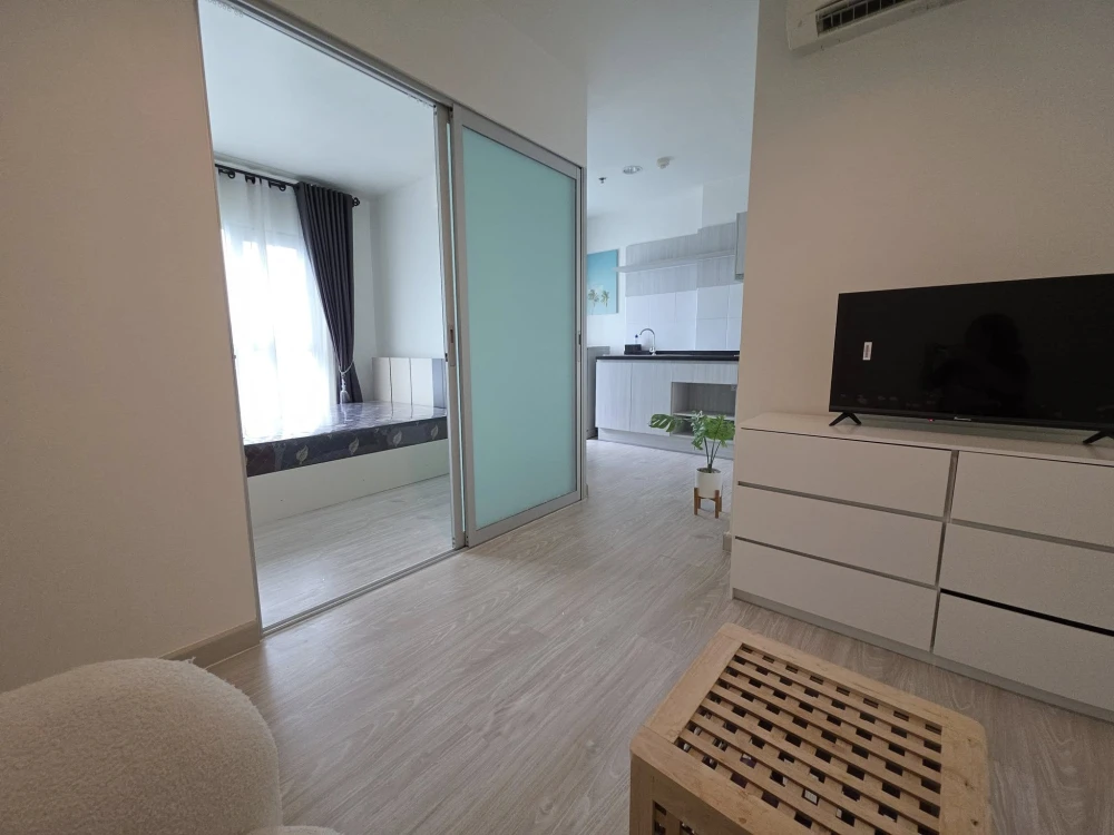 For rent: ASPIRE NGAMWONGWAN, a nice room, fully furnished, affordable price, reserve now!