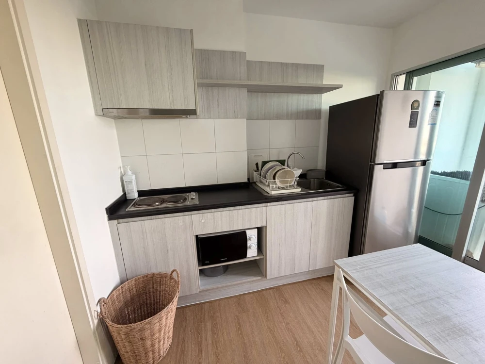 For rent: Aspire Ngamwongwan, ready-to-move-in room, affordable price. Book now!