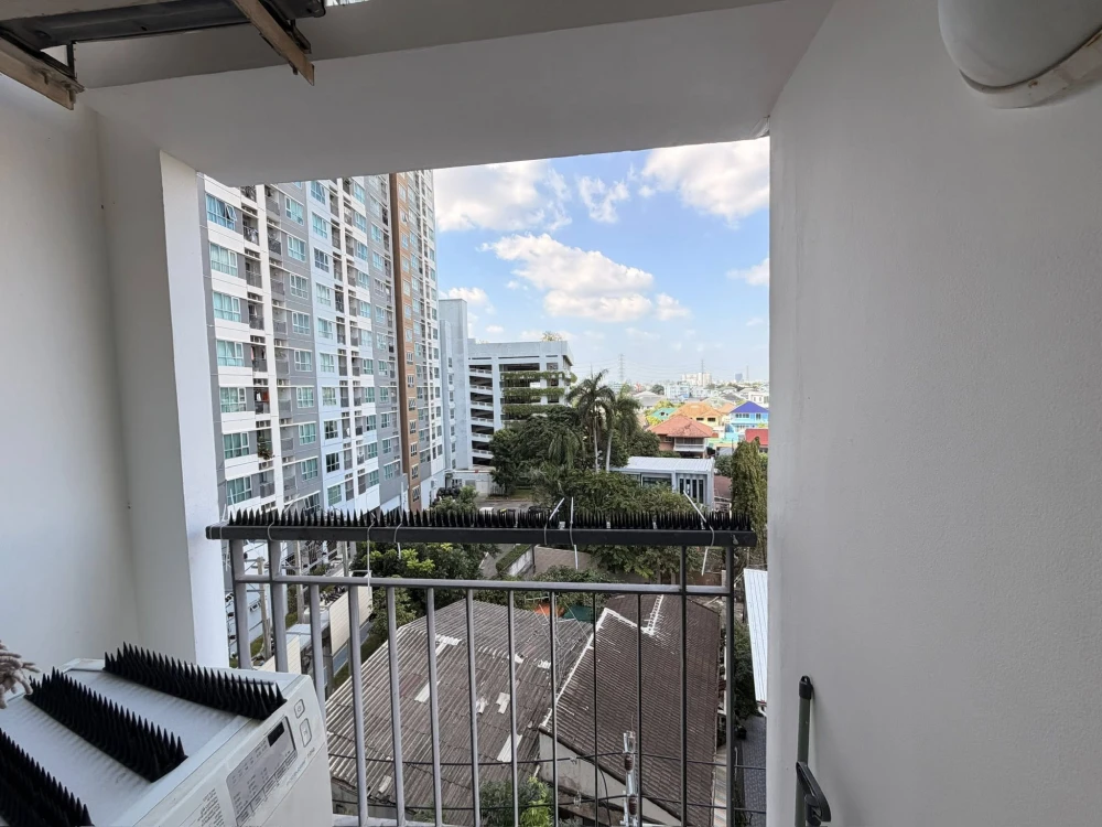 For rent: Aspire Ngamwongwan, ready-to-move-in room, affordable price. Book now!