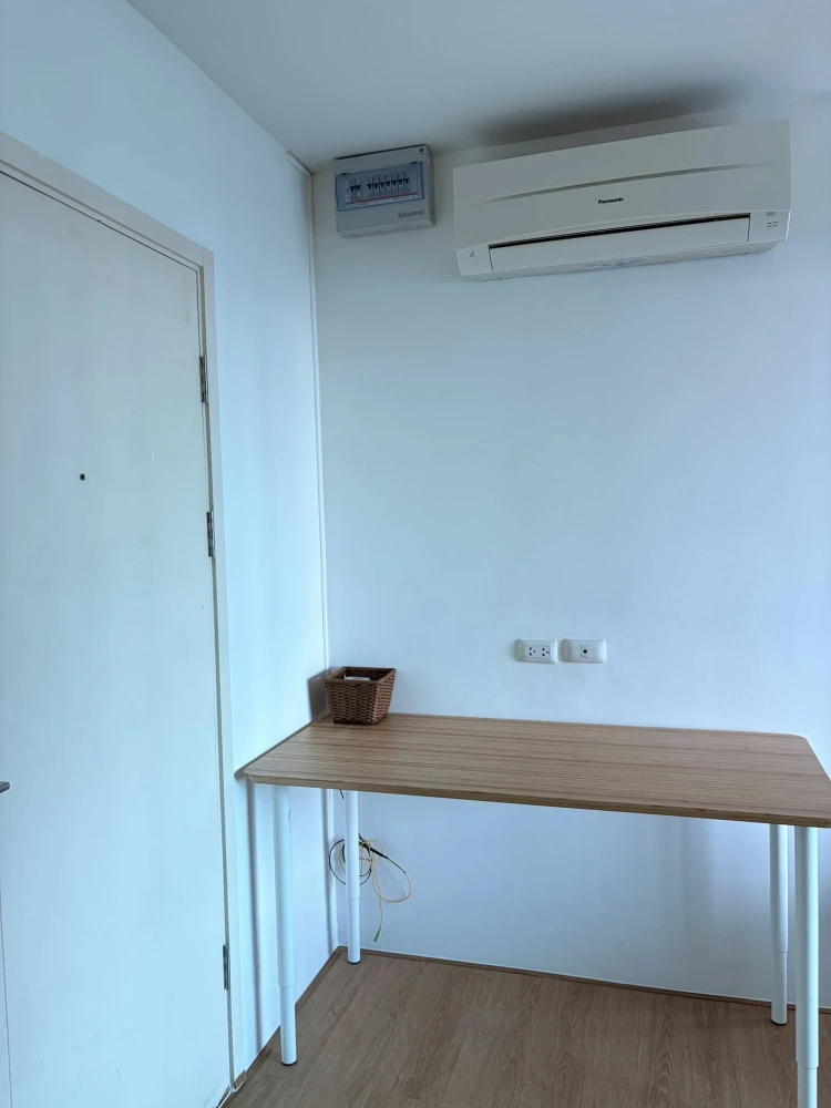 For rent: Aspire Ngamwongwan, ready-to-move-in room, affordable price. Book now!