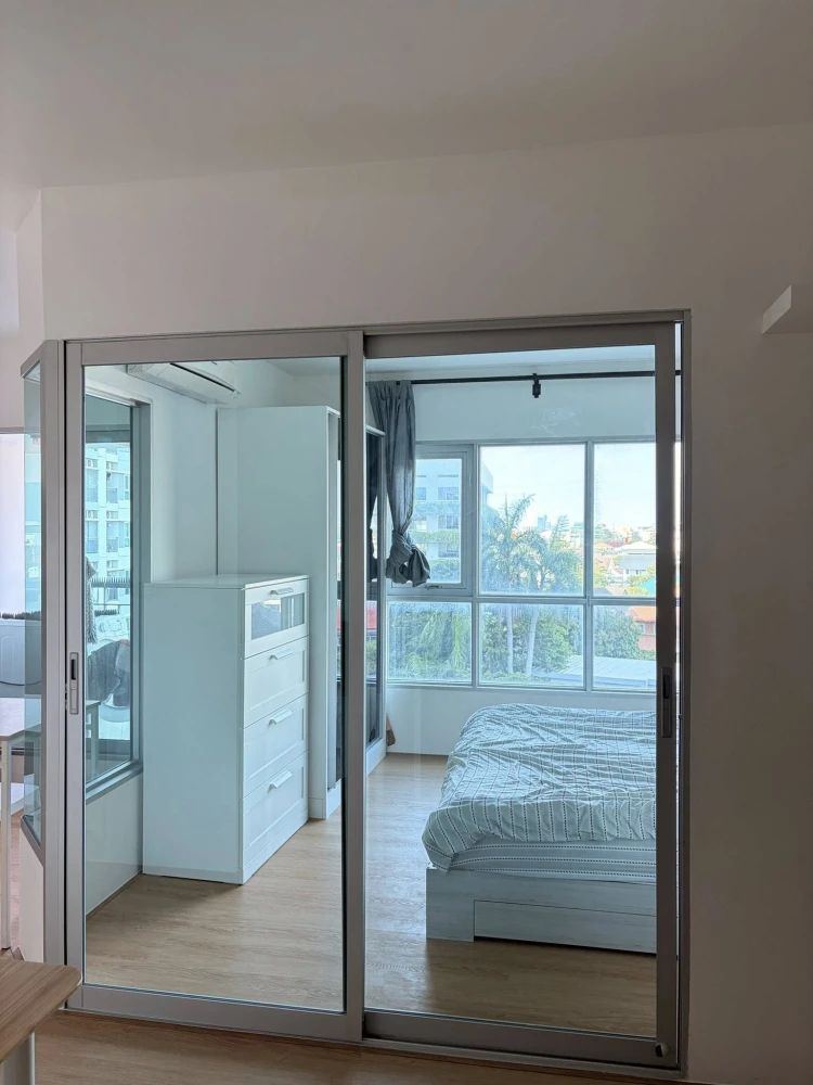 For rent: Aspire Ngamwongwan, ready-to-move-in room, affordable price. Book now!