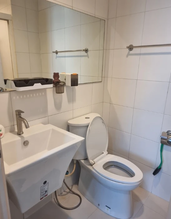 For rent: Aspire Ngamwongwan, fully furnished apartment, ready to move in. Book now! Don't miss out!