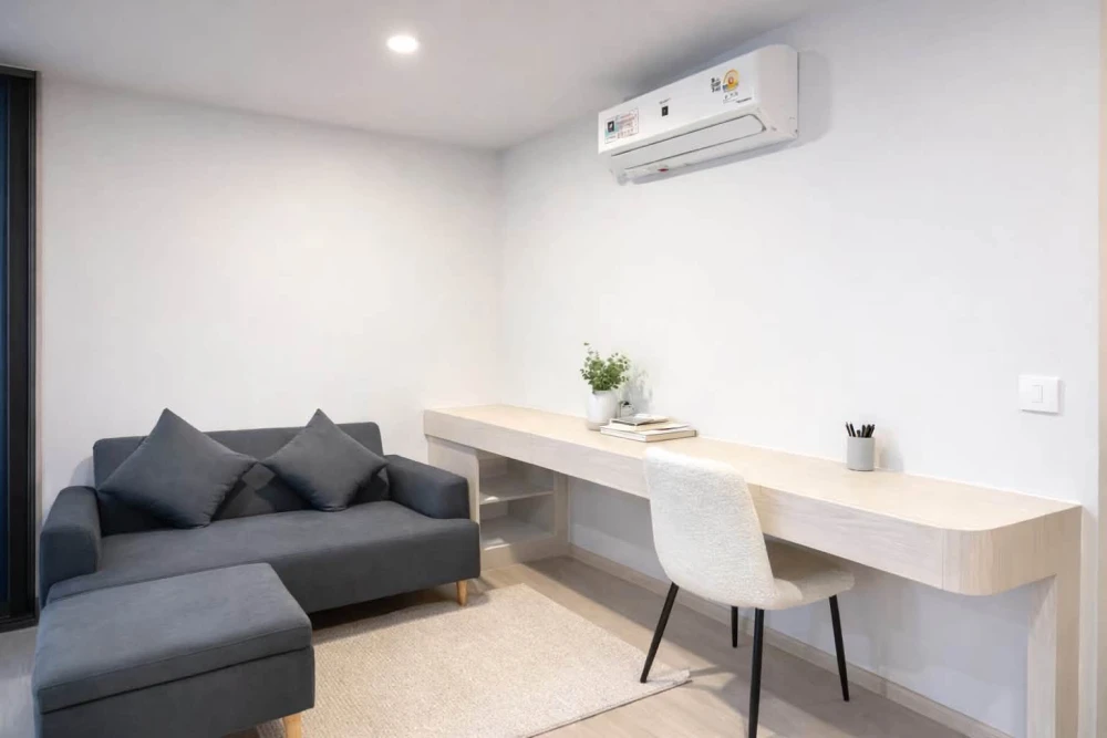For rent: Aspire Onnut Station, 1 bedroom, 1 bathroom, 7th floor. Fully furnished. Just bring your suitcase and move in!
