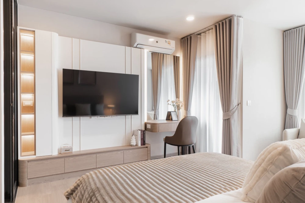 For rent: Aspire Onnut Station High Floor: 30th floor, unobstructed panoramic city view, no buildings blocking the view, cool breeze all day long. Boo