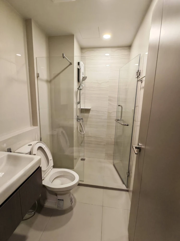 For rent: Aspire Onnut Station, 11th floor (not a studio), unobstructed view, fully furnished. Don't miss out!