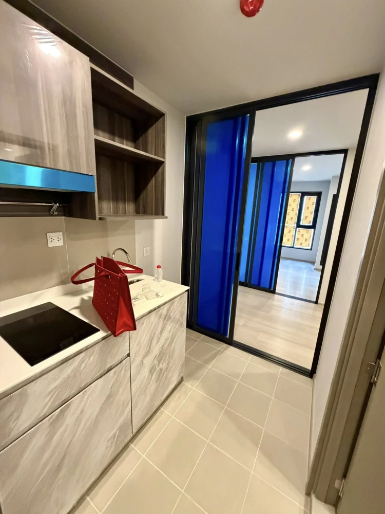 For rent: Aspire Onnut Station, North facing unit with city and Chao Phraya River view. Bright and airy. Fully furnished.