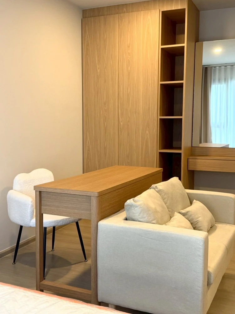 Aspire Onnut Station Studio Room for rent, decorated in a theme tone, comes with complete furniture. Hurry and reserve now!