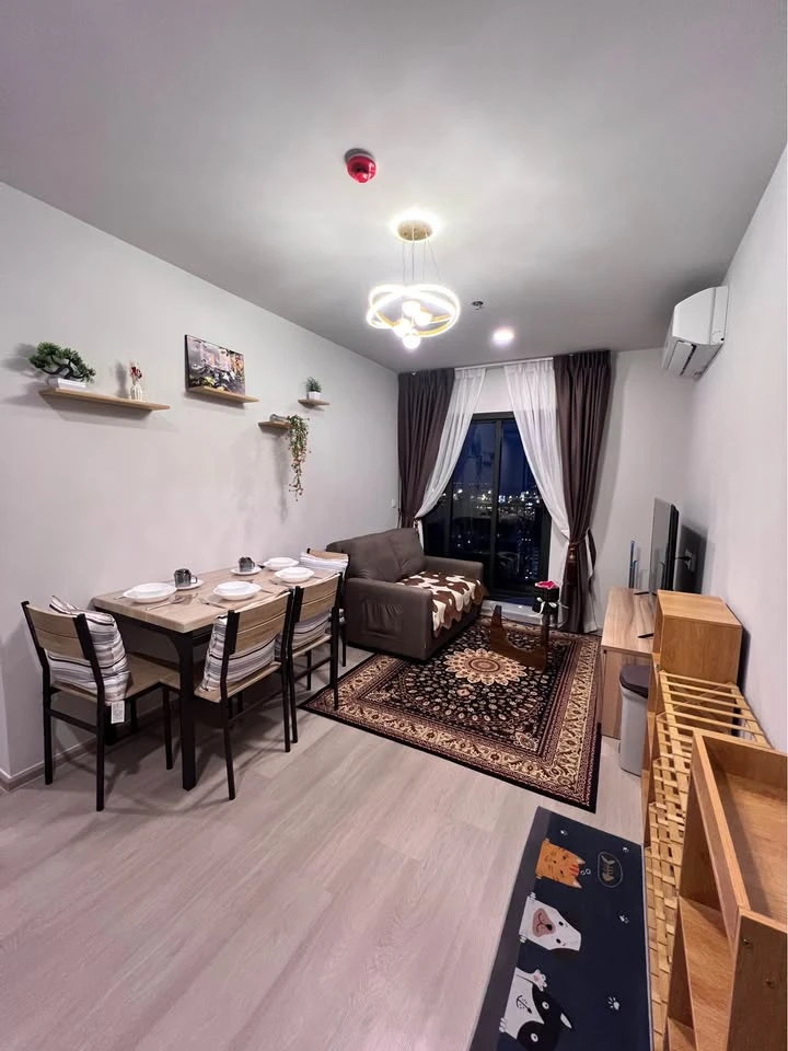 Aspire Onnut Station corner room for rent, 24th floor, river bend view, sunset view. Come and reserve today.