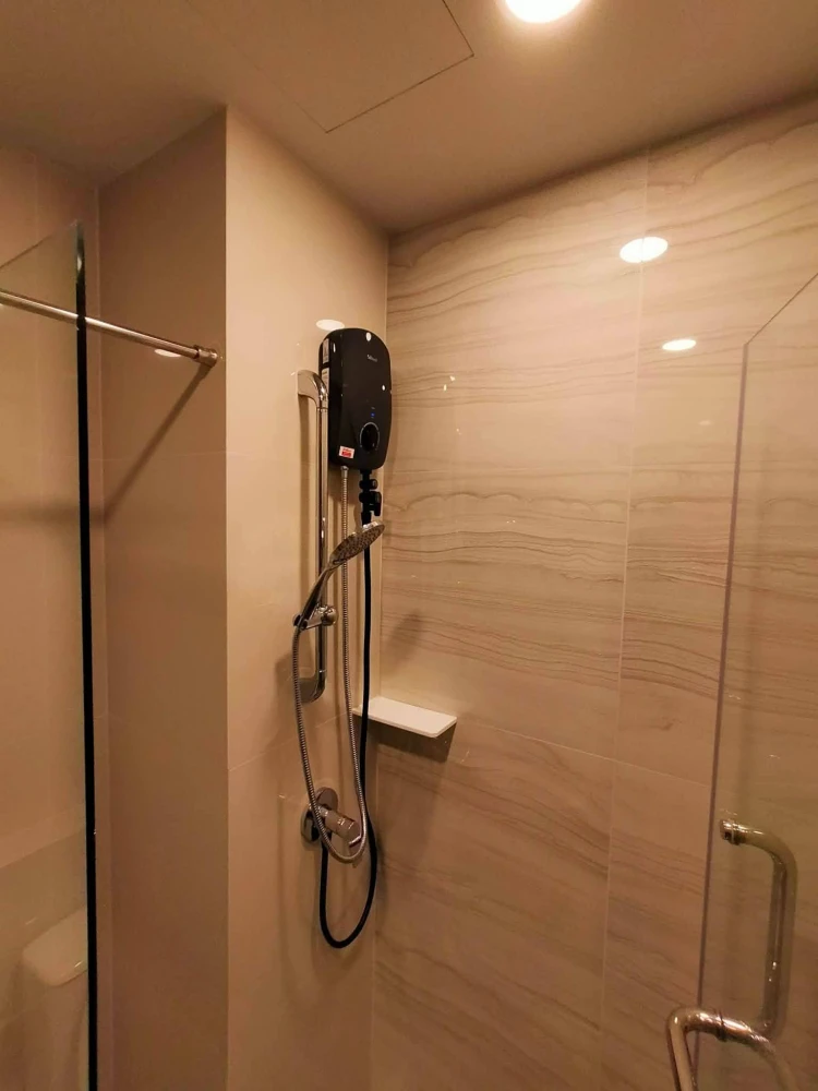 For rent: Aspire Onnut Station, 21st floor (very high!), fully furnished. Don't miss out!