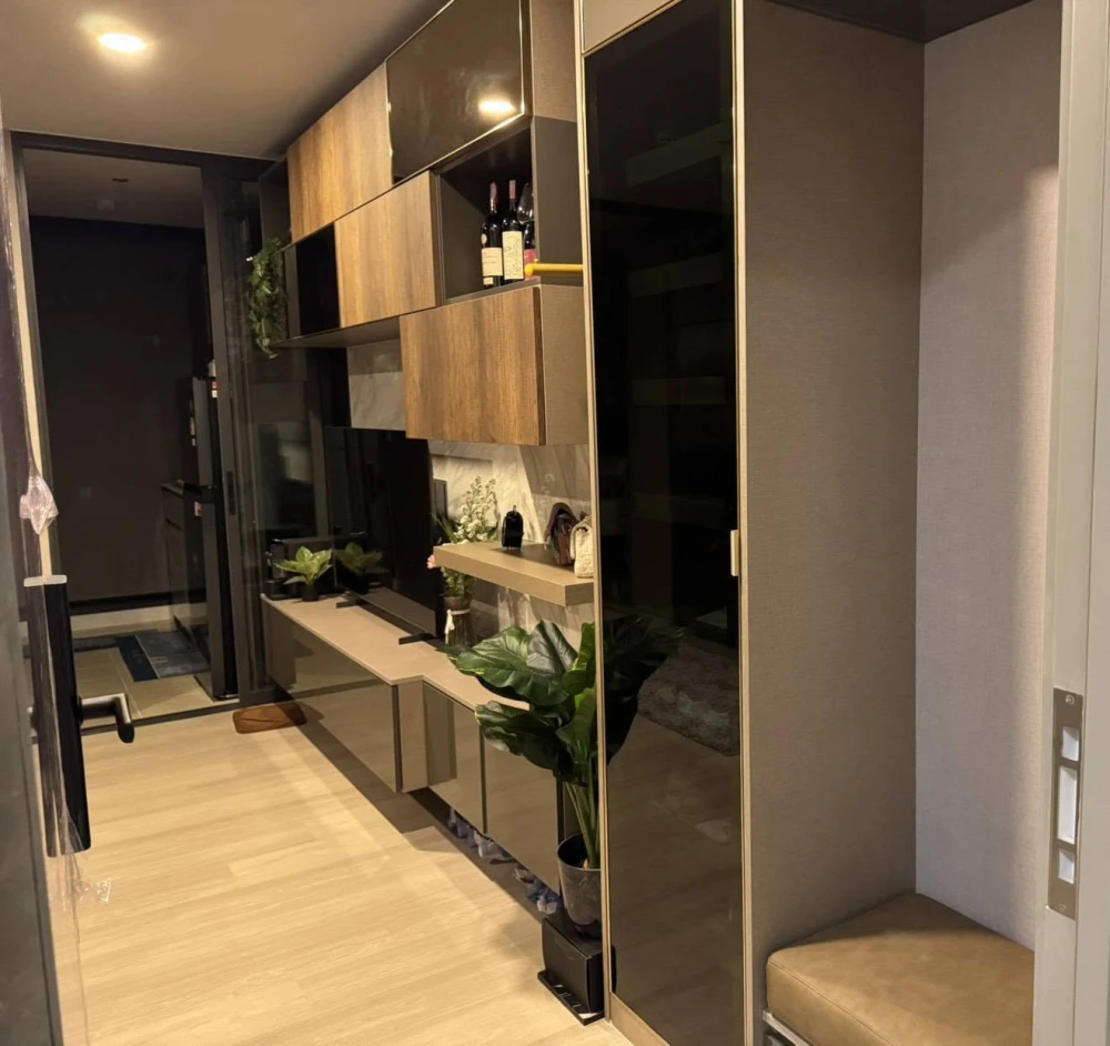 For rent: Aspire Onnut Station, 27th floor (very high floor). Fully furnished and equipped with all appliances. Ready to move in.