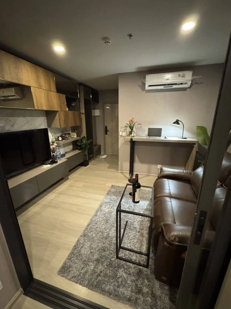 For rent: Aspire Onnut Station, 27th floor (very high floor). Fully furnished and equipped with all appliances. Ready to move in.
