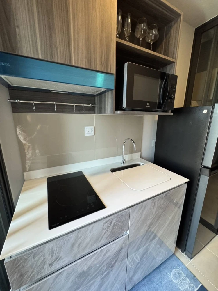 For rent: Aspire Onnut Station, 27th floor (very high floor). Fully furnished and equipped with all appliances. Ready to move in.