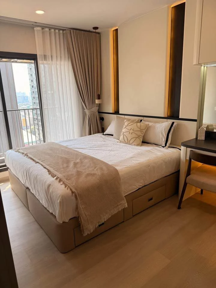 For rent: Aspire Onnut Station, 1 Bedroom Plus unit with city and partial river views. Fully furnished and ready to move in.