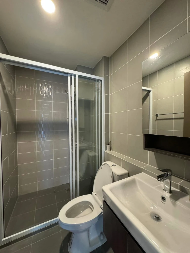For rent: ASPIRE Pinklao - Arun Ammarin, 1 bedroom, 1 bathroom. Fully furnished with complete amenities. Don't miss out!