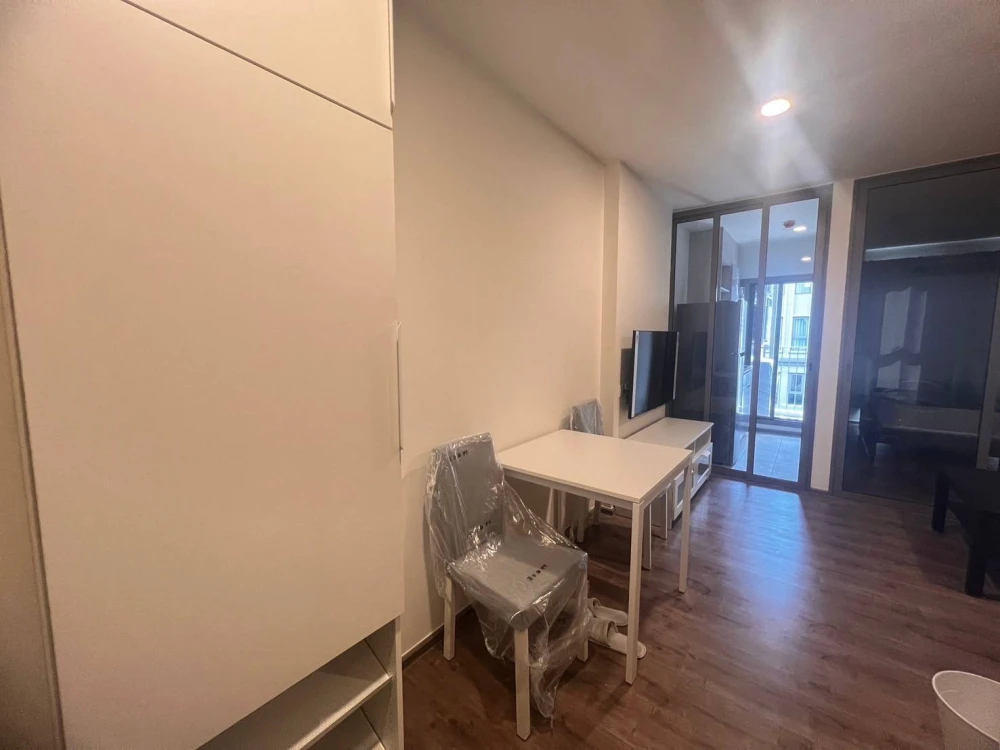 For rent: Aspire Pinklao - Arun Ammarin. Pool and garden view. Room is far from the garbage room and elevator, ensuring peace and quiet. Don't miss ou