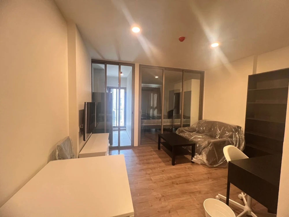For rent: Aspire Pinklao - Arun Ammarin. Pool and garden view. Room is far from the garbage room and elevator, ensuring peace and quiet. Don't miss ou