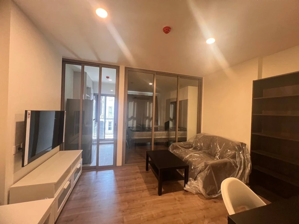 For rent: Aspire Pinklao - Arun Ammarin. Pool and garden view. Room is far from the garbage room and elevator, ensuring peace and quiet. Don't miss ou