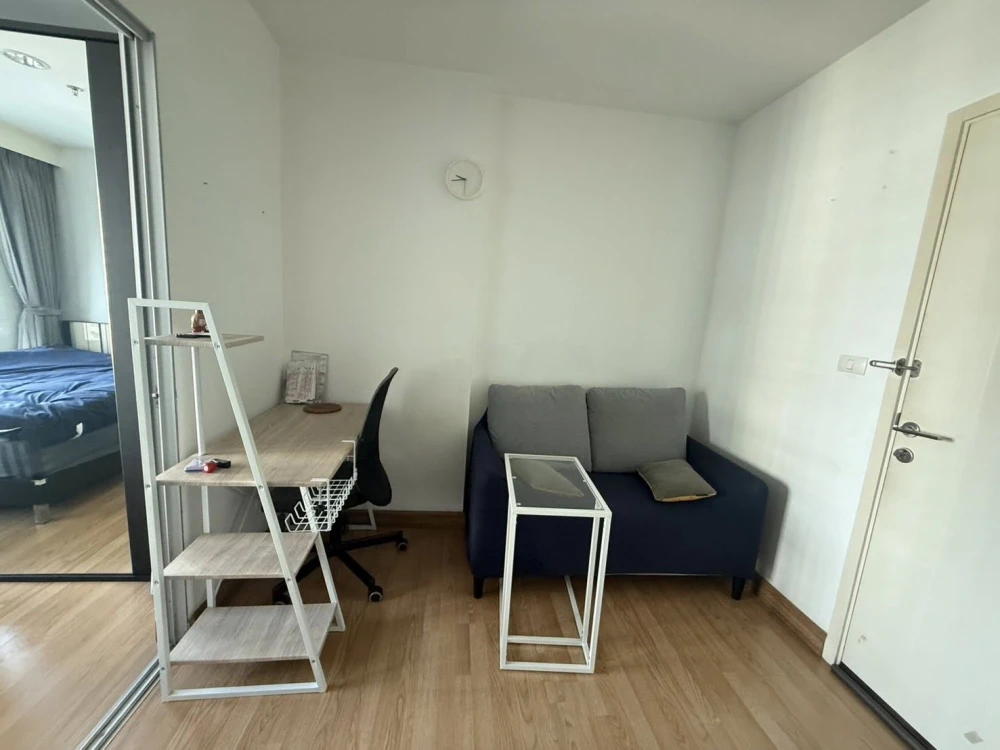 For rent: Aspire Rama 4, 25th floor, very high, amazing city view, fully furnished, convenient transportation, easy to find food, reserve now.