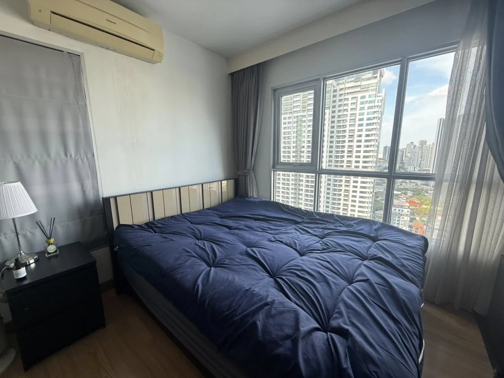 For rent: Aspire Rama 4, 25th floor, very high, amazing city view, fully furnished, convenient transportation, easy to find food, reserve now.