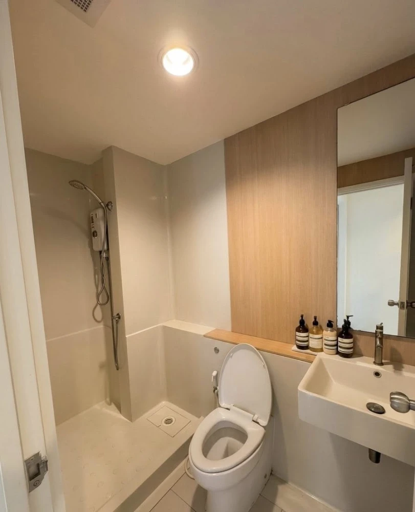 For rent: Aspire Ratchada-Wongsawang, 1 bedroom, 1 bathroom, fully furnished. Just bring your suitcase and move in!