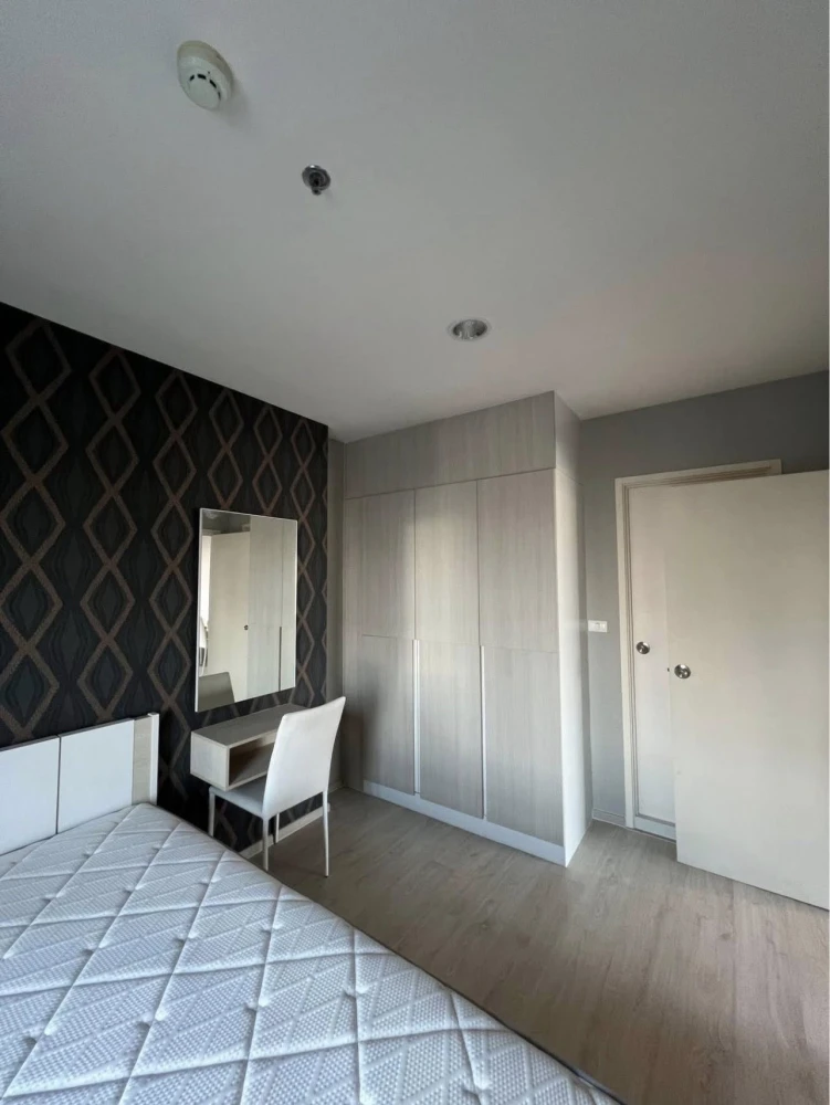 For rent: Aspire Ratchada-Wongsawang, corner unit offering privacy and spacious living area. Book now, don't miss out!