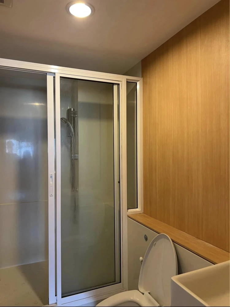 For rent: Aspire Ratchada-Wongsawang, corner unit offering privacy and spacious living area. Book now, don't miss out!