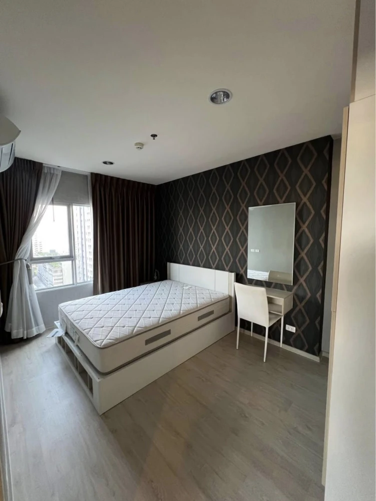 For rent: Aspire Ratchada-Wongsawang, corner unit offering privacy and spacious living area. Book now, don't miss out!