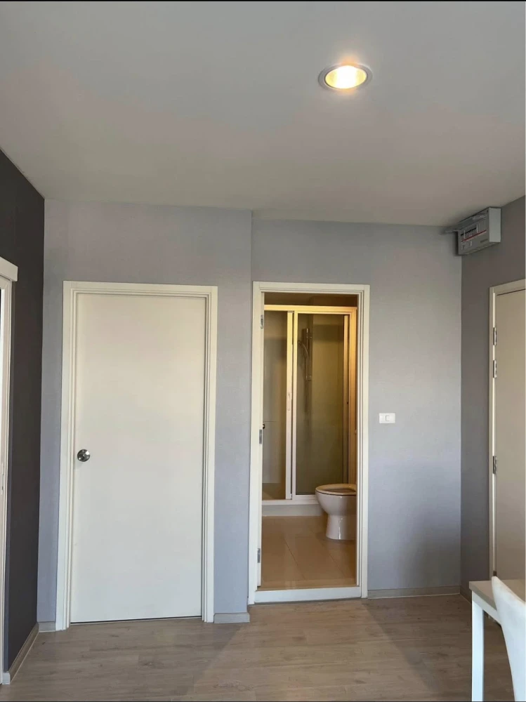 For rent: Aspire Ratchada-Wongsawang, corner unit offering privacy and spacious living area. Book now, don't miss out!