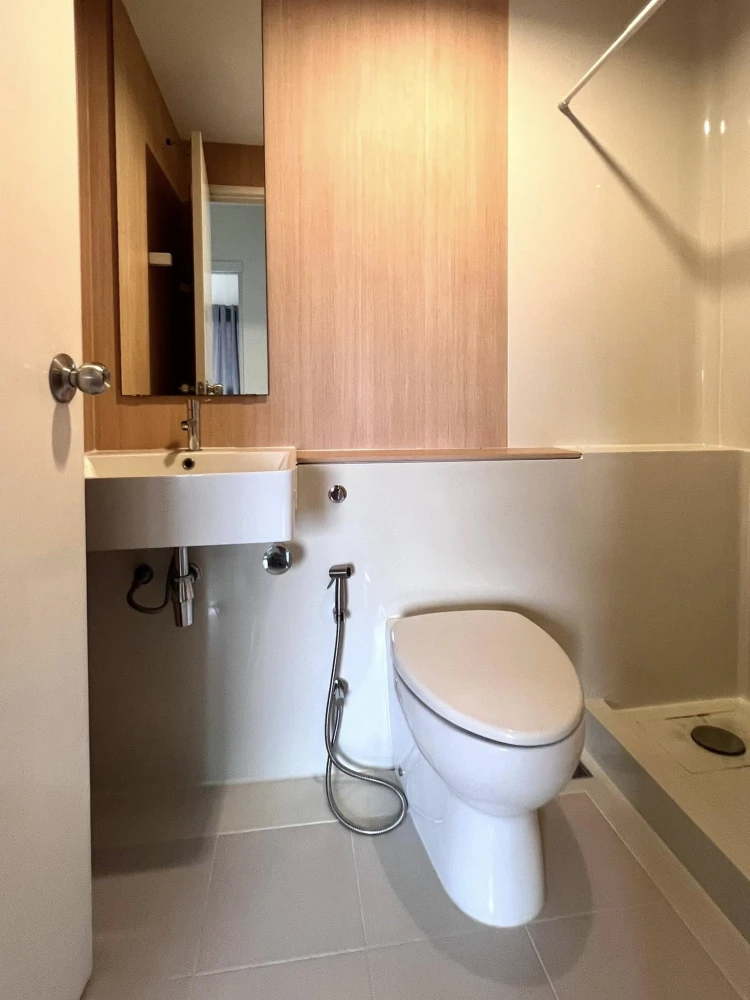 For rent: Aspire Ratchada-Wongsawang, 1 bedroom, 1 bathroom, size 26 sq m, 8th floor, complete facilities, must reserve now.