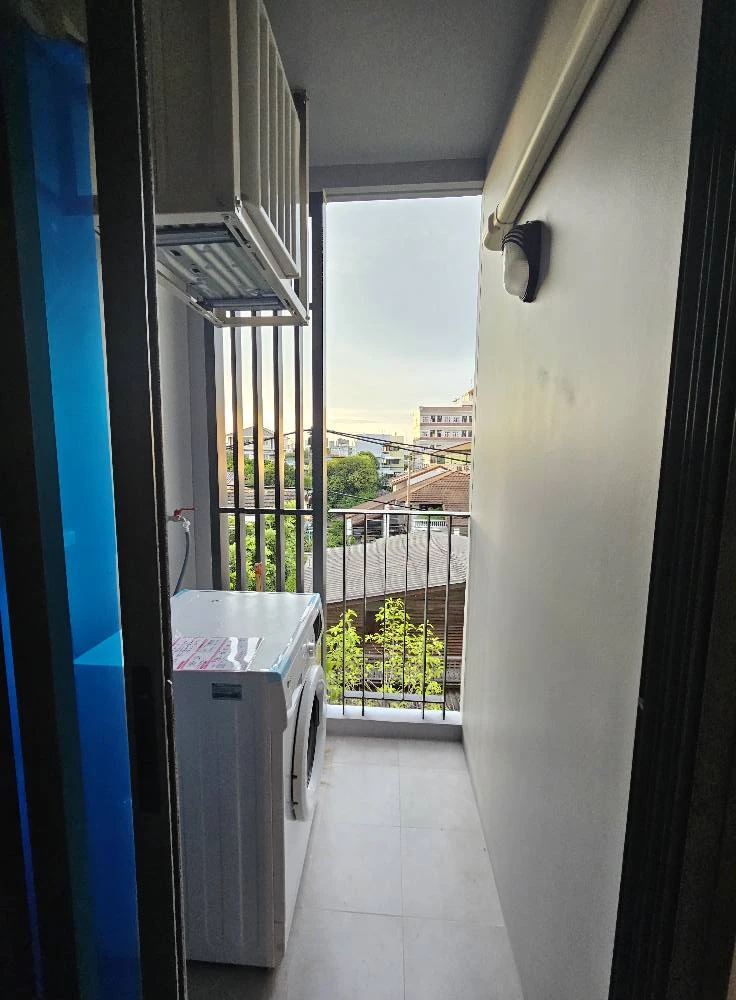 For rent: Aspire Ratchayothin, 4th floor, Building C, outside kitchen, fully furnished, just bring your bag and move in.