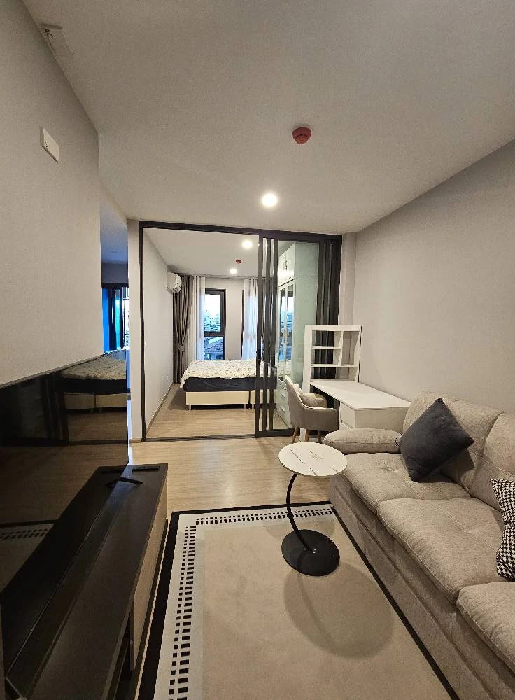 For rent: Aspire Ratchayothin, 4th floor, Building C, outside kitchen, fully furnished, just bring your bag and move in.