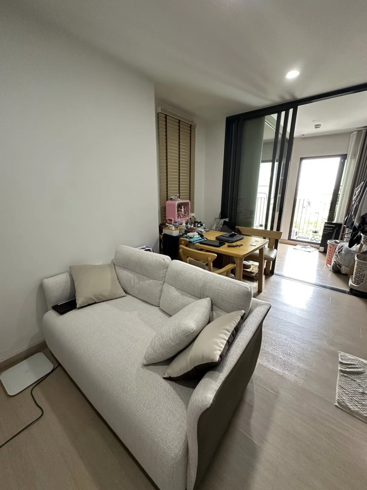 For rent: Aspire Ratchayothin. Nice room with high-quality built-in furniture and complete amenities. Don't miss out!
