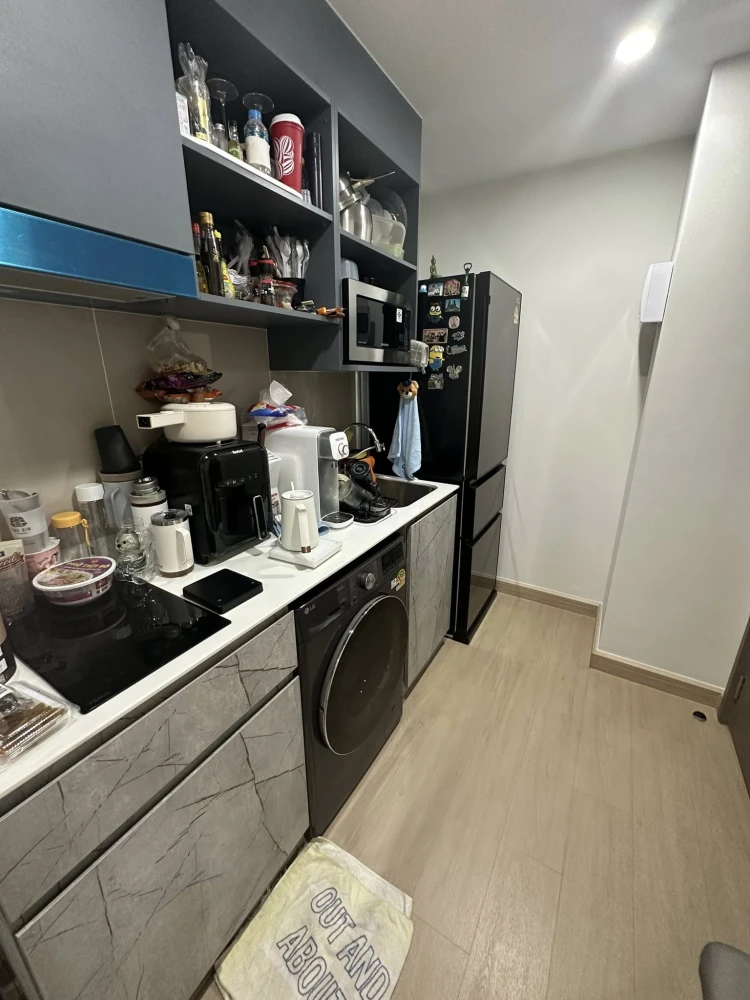 For rent: Aspire Ratchayothin. Nice room with high-quality built-in furniture and complete amenities. Don't miss out!