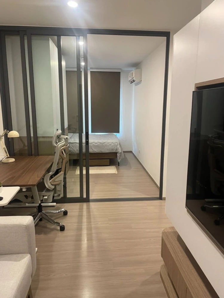 For rent: Aspire Ratchayothin, fully furnished room, move in with your bags immediately. If interested, hurry and book now. Don't miss out.