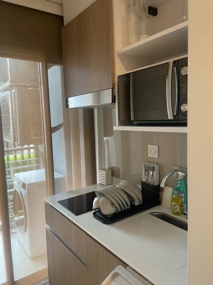 For rent: Aspire Ratchayothin, fully furnished room, move in with your bags immediately. If interested, hurry and book now. Don't miss out.