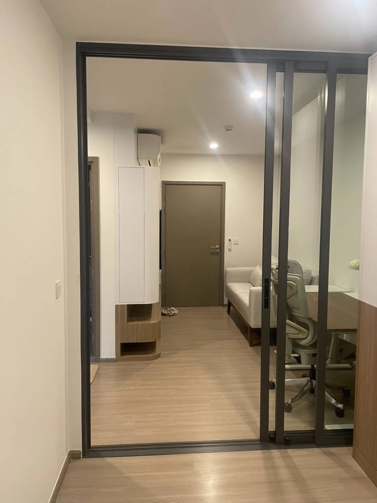 For rent: Aspire Ratchayothin, fully furnished room, move in with your bags immediately. If interested, hurry and book now. Don't miss out.