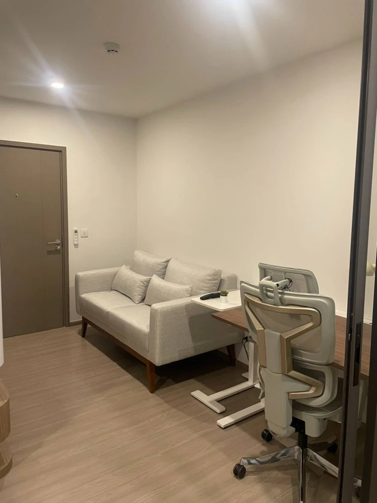 For rent: Aspire Ratchayothin, fully furnished room, move in with your bags immediately. If interested, hurry and book now. Don't miss out.